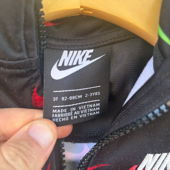 Nike Track Jacket Kids 3T Black Full Zip Long Sleeve All Over Print Swoosh - Picture 2 of 6